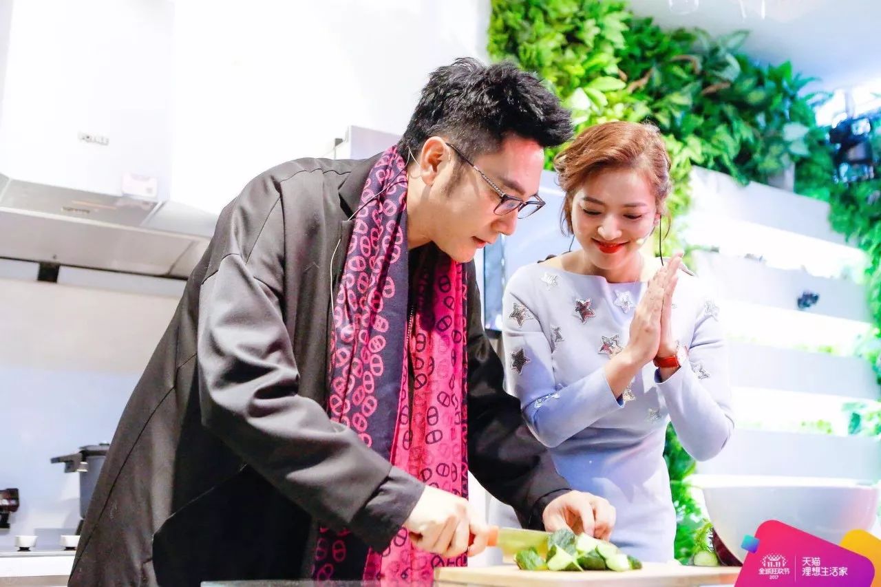 人气美食节目主持人：从厨房到聚光灯的味蕾启蒙与成长故事